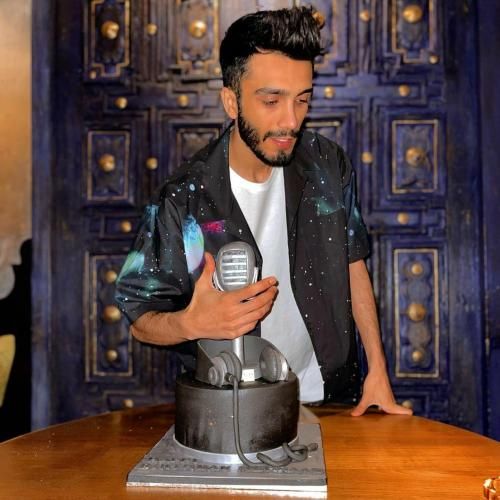 دانلود آهنگ از من به من نزدیکتری ببین چطور دل می‌بری (هوش مصنوعی) مهراد جم
