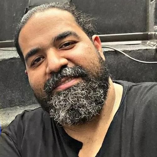 دانلود آهنگ کی میدونه دلم به چی خوشه به خنده ای که من رو رضا صادقی