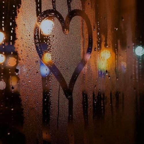 دانلود آهنگ بم قول بده وقتی که نیستی نیاد تو بغلت جای من هیچکی
